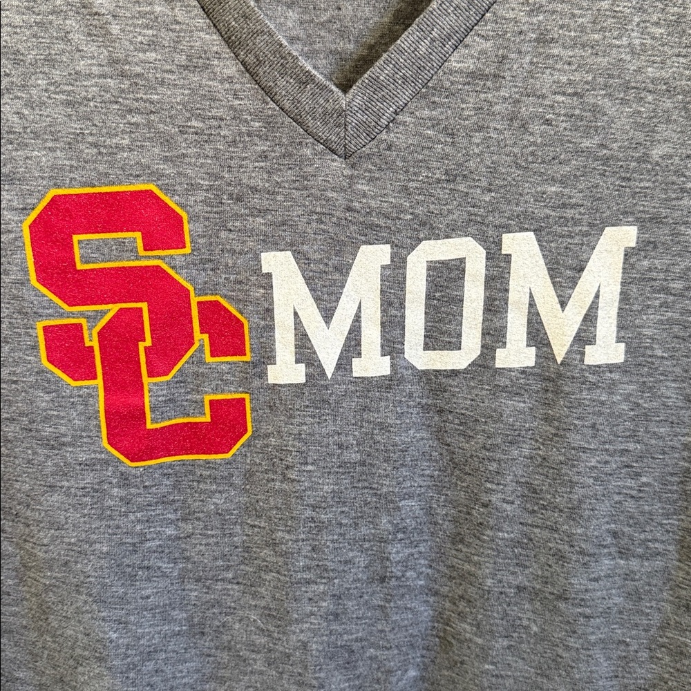 USC Mom Team Trojan XL Fits Like Medium - Picture 2 of 4
